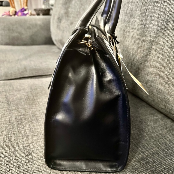 Cavalcanti calf bag NWT Comes with a free fendi designer Jewerly or scarf. - Picture 4 of 12